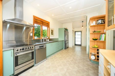 Photo of property in 30 Rangitane Street, Palmerston North, 4414