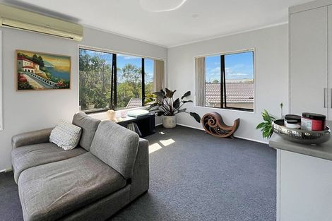 Photo of property in 8 Longview Rise, Massey, Auckland, 0614