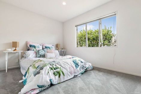 Photo of property in 190 Sunnynook Road, Totara Vale, Auckland, 0627
