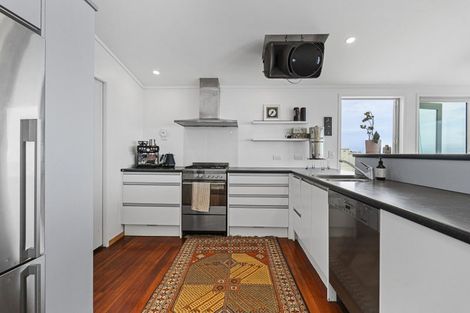 Photo of property in 43 Messenger Terrace, Oakura, 4314