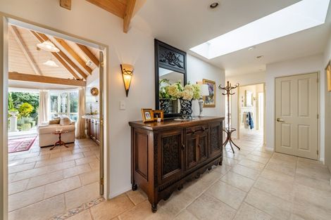 Photo of property in 1 Oakmont, Heretaunga, Upper Hutt, 5018