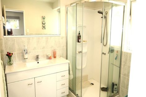 Photo of property in 3 Grovenor Drive, Orewa, 0931