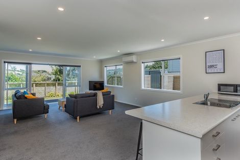 Photo of property in 20u2 Glanmire Road, Newlands, Wellington, 6037