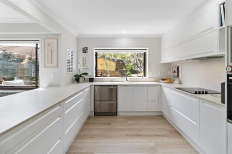 Photo of property in 33 Homewood Place, Chatswood, Auckland, 0626