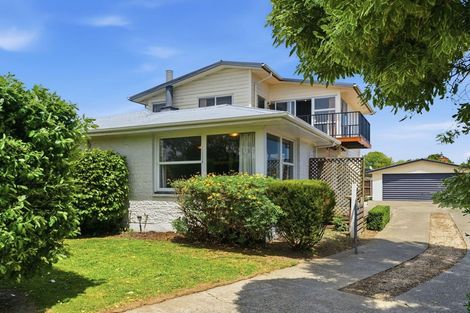 Photo of property in 15 Wychwood Crescent, Bishopdale, Christchurch, 8053