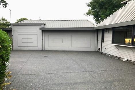 Photo of property in 16 Kent Lodge Avenue, Avonhead, Christchurch, 8042