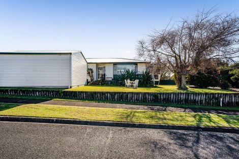 Photo of property in 2 Handley Place, Glen Avon, New Plymouth, 4312