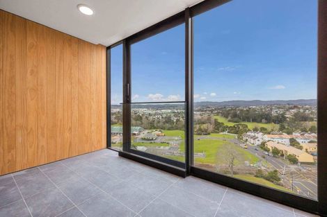 Photo of property in 1 Buscomb Avenue, Henderson, Auckland, 0610