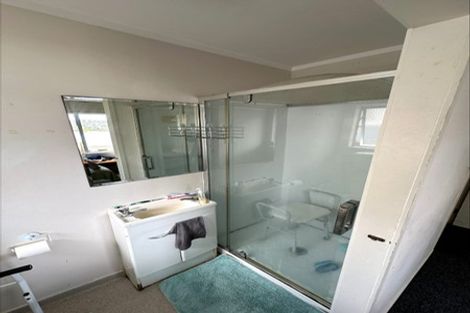 Photo of property in 34 Cedar Heights Avenue, Massey, Auckland, 0614
