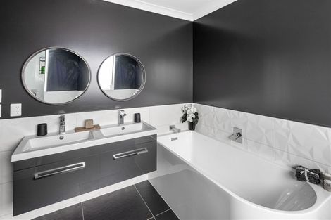 Photo of property in 1 Crompton Avenue, Churton Park, Wellington, 6037