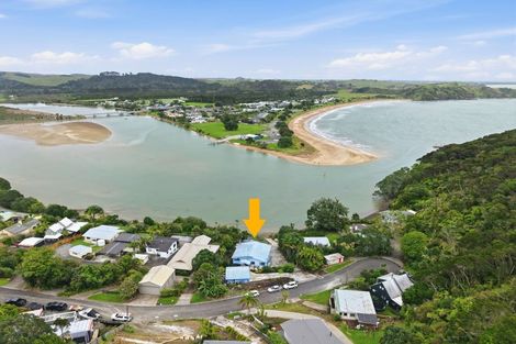 Photo of property in 16 Bush Point Road, Cable Bay, 0420