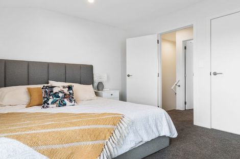 Photo of property in 1/1 Fruitvale Road, New Lynn, Auckland, 0600