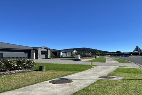 Photo of property in 31 Sycamore Drive, Sunnynook, Auckland, 0620