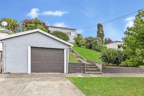 Photo of property in 15 Awaroa Road, Helensville, 0800