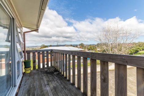 Photo of property in 16 Crompton Road, Massey, Auckland, 0614
