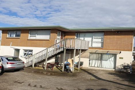 Photo of property in 940 East Coast Road, Northcross, Auckland, 0630