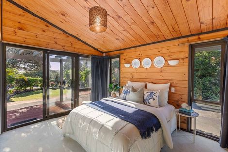 Photo of property in 10 Jane Street, Waikanae Beach, Waikanae, 5036