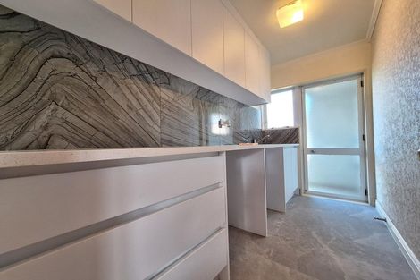 Photo of property in 21 Oakpark Place, West Harbour, Auckland, 0618