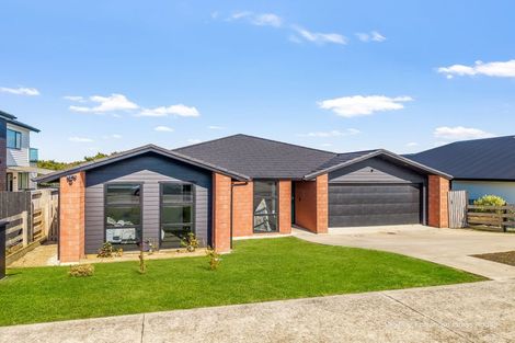Photo of property in 14 Wheriko Avenue, Glenbrook, Waiuku, 2681