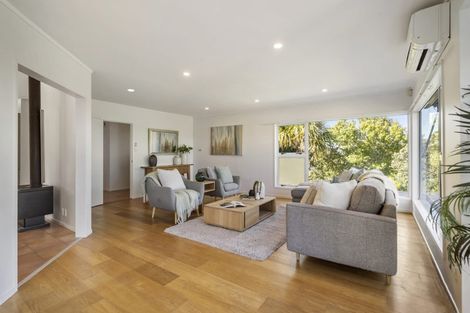 Photo of property in 10 Brunton Place, Glenfield, Auckland, 0629