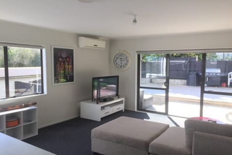 Photo of property in 2/45 Taioma Crescent, Te Atatu Peninsula, Auckland, 0610