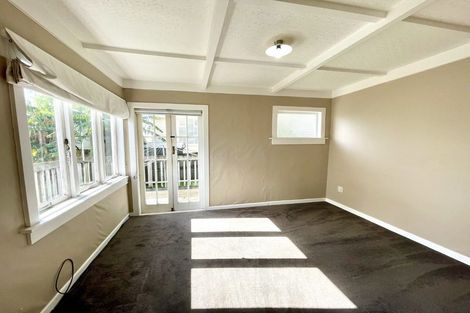 Photo of property in 1 Garadice Road, Rothesay Bay, Auckland, 0630