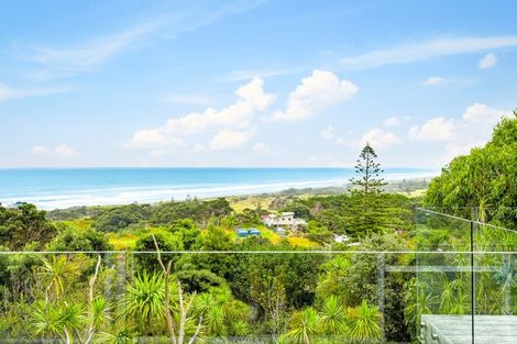 Photo of property in 52 Domain Crescent, Muriwai, Waimauku, 0881
