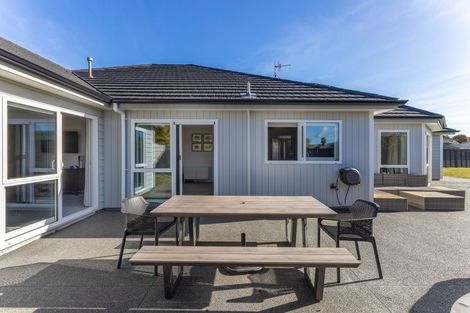 Photo of property in 155 Guildford Drive, Paraparaumu Beach, Paraparaumu, 5032