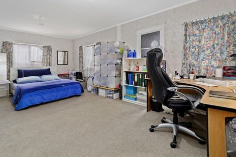 Photo of property in 37 Edgecombe Street, Newlands, Wellington, 6037