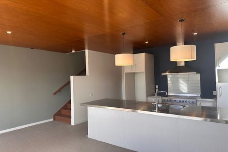 Photo of property in 10/3 Severn Street, Island Bay, Wellington, 6023