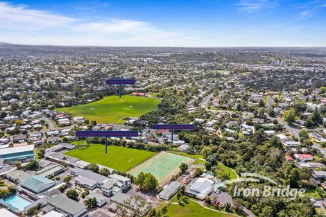 Photo of property in 75 Meadowvale Rise, Titirangi, Auckland, 0604