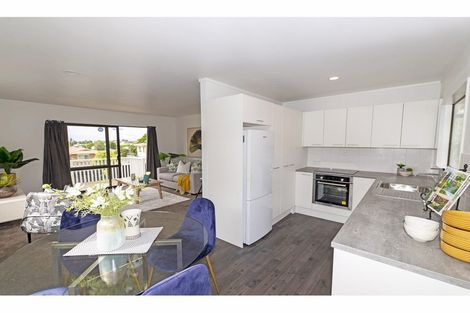 Photo of property in 1/111 Lincoln Park Avenue, Massey, Auckland, 0614