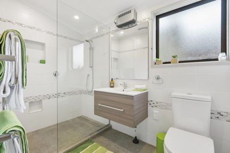 Photo of property in 41a Vivian Wilson Drive, Eastern Beach, Auckland, 2012