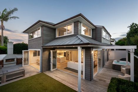 Photo of property in 1/30 Ocean View Road, Milford, Auckland, 0620