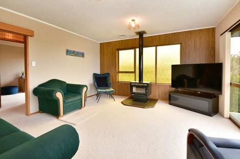 Photo of property in 16 Kaipara Crescent, Helensville, 0800