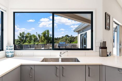 Photo of property in 35 Blue Heron Rise, Stanmore Bay, Whangaparaoa, 0932