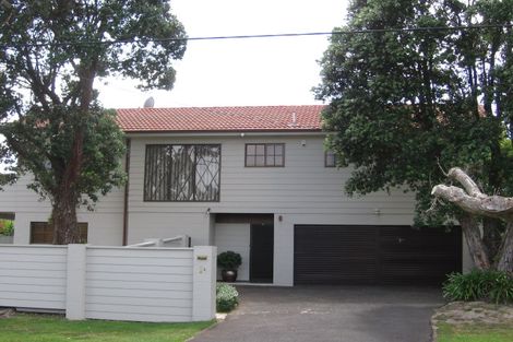 Photo of property in 2/1 Braemar Road, Castor Bay, Auckland, 0620