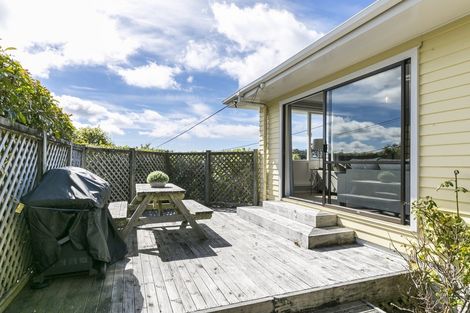 Photo of property in 18 Voltaire Street, Karori, Wellington, 6012