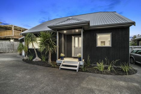 Photo of property in 2/28 Holiday Road, Stanmore Bay, Whangaparaoa, 0932