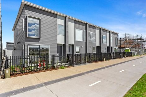 Photo of property in 6 Park Green Avenue, Rosehill, 2113
