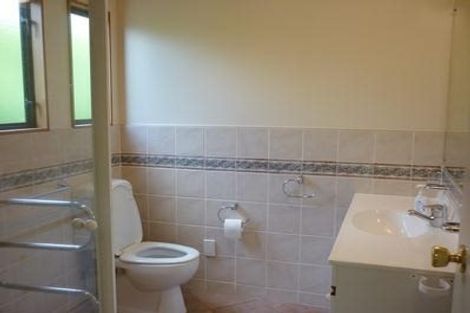 Photo of property in 1/885 East Coast Road, Northcross, Auckland, 0632