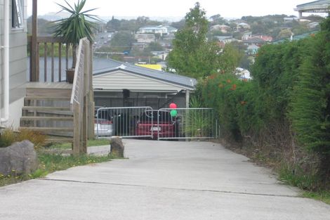 Photo of property in 12 Edgeworth Road, Glenfield, Auckland, 0629