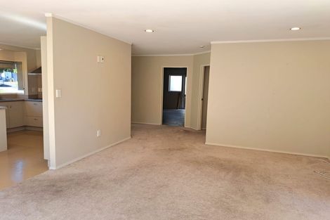 Photo of property in 9 Harbour Lights Close, West Harbour, Auckland, 0618