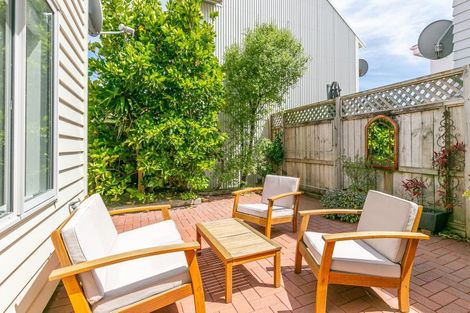 Photo of property in 2/6 The Parade, Island Bay, Wellington, 6023