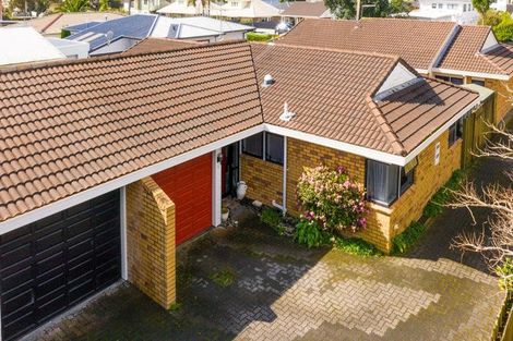 Photo of property in 2/18 Milton Road, Orewa, 0931