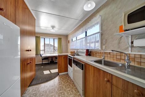 Photo of property in 1 Robbins Crescent, Hawera, 4610