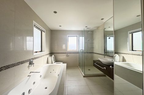 Photo of property in 3 Beulah Avenue, Rothesay Bay, Auckland, 0630