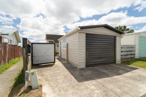 Photo of property in 12a Kingsbridge Place, Newlands, Wellington, 6037