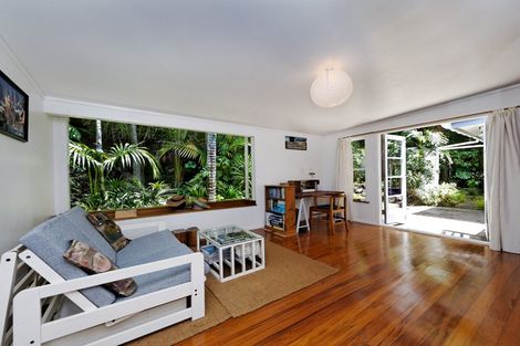 Photo of property in 17 Rayner Road, Piha, New Lynn, 0772
