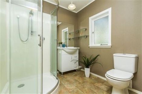 Photo of property in 145 Ocean View Road, Hillcrest, Auckland, 0627